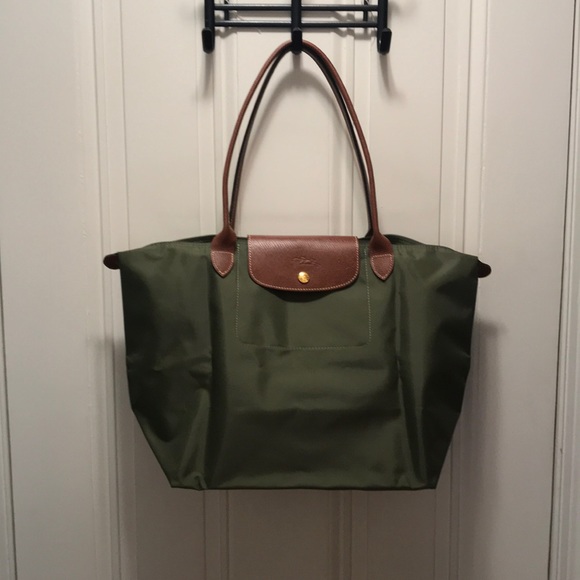 Longchamp Handbags - Longchamp Olive Large. Firm No offers.